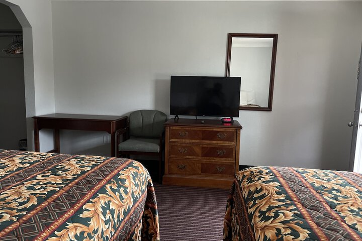 Room 7 of 18
