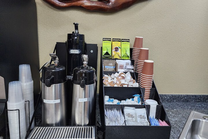 Breakfast/Coffee Service 31 of 39