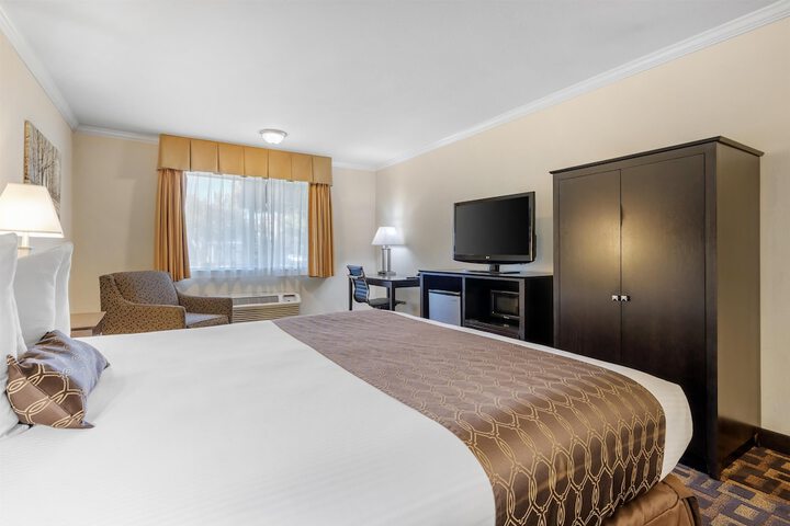 Best Western Plus Inn of Hayward