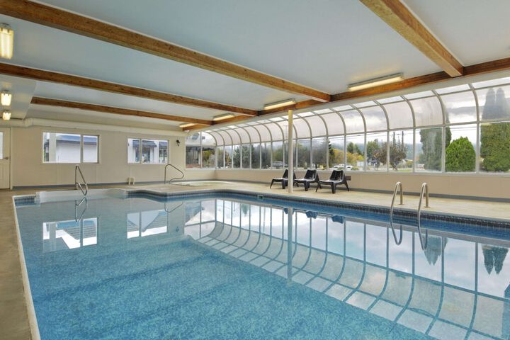Pool 10 of 28