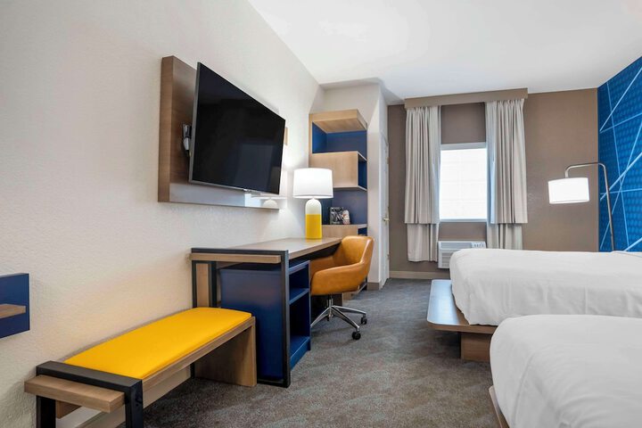 Room 32 of 53