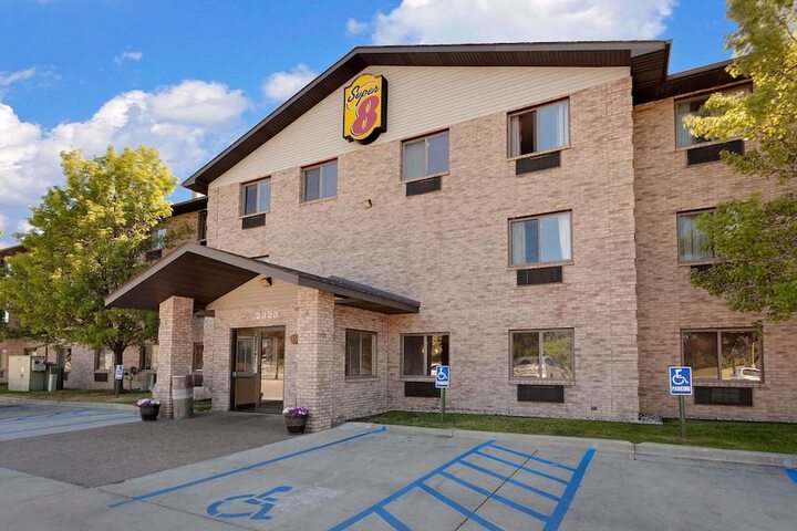 Super 8 by Wyndham Mt. Pleasant