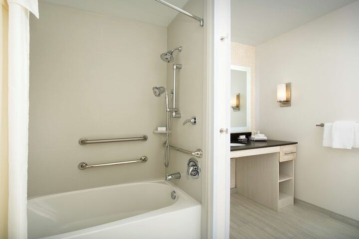 Room 21 of 37