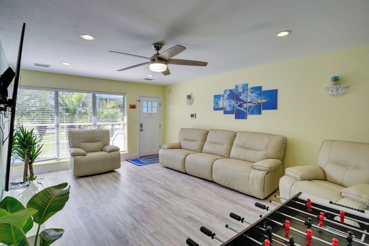 Riverfront Port Orange Home w / Dock & Slip!