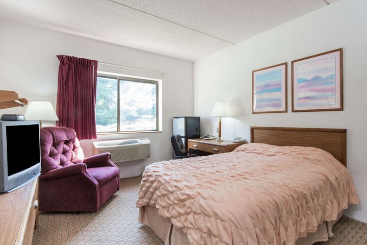 Room 8 of 26