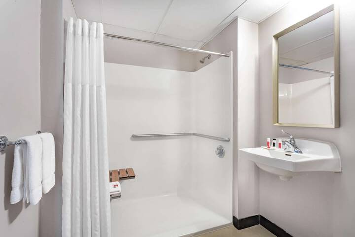Room 18 of 36