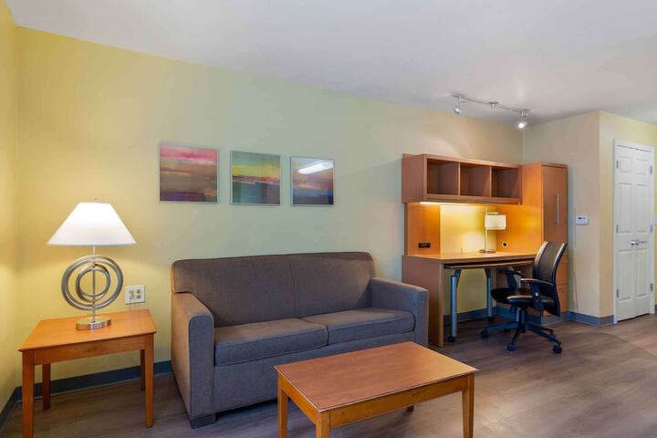 Room 27 of 39