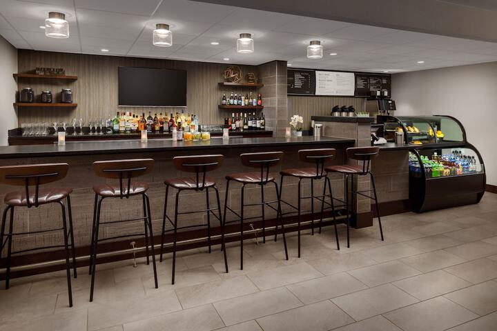 Courtyard by Marriott Manchester - Boston Regional Airport