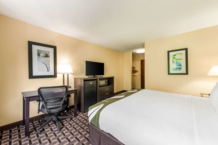 Room 12 of 28