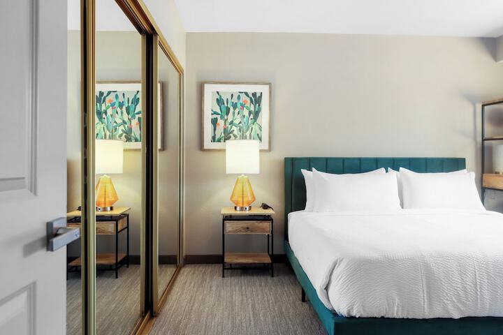 Room 32 of 80