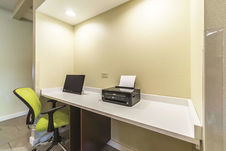 Business Center 31 of 31
