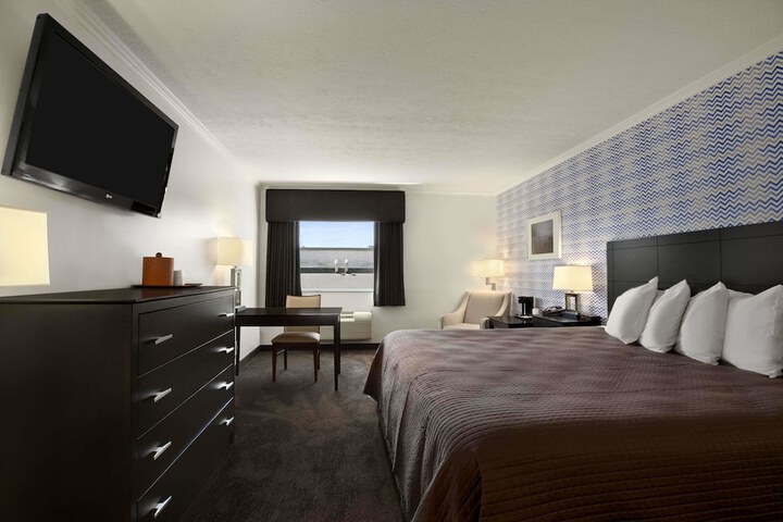Room 5 of 15