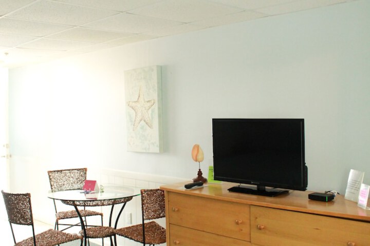 Room 102 of 230
