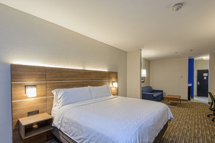 Room 9 of 35