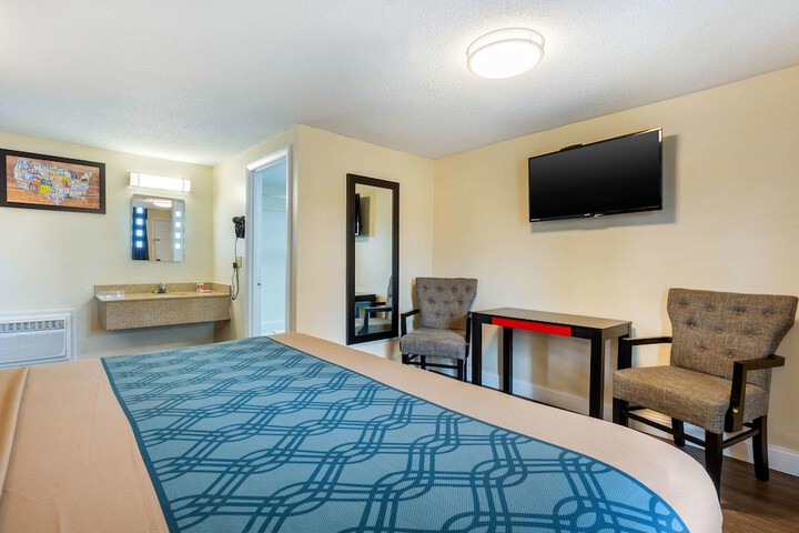 Room 13 of 25