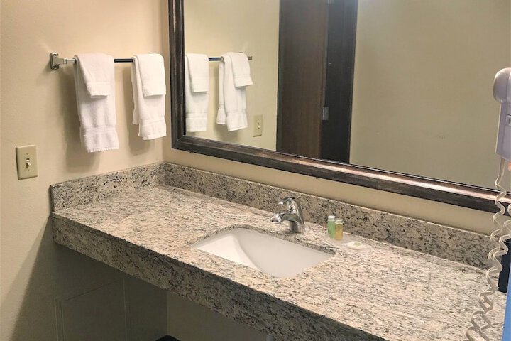 Room 13 of 83