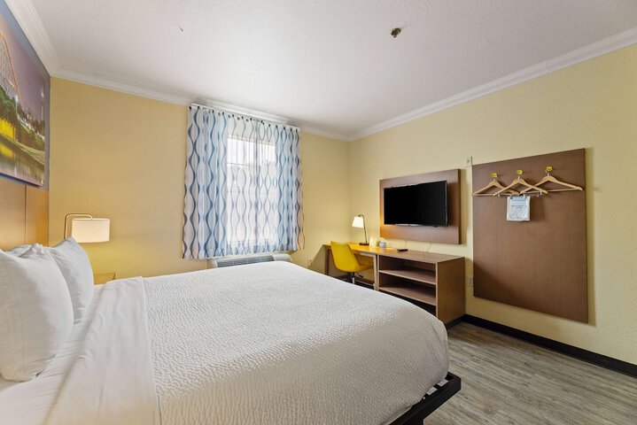 Room 43 of 68
