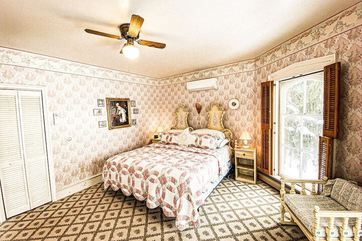 Room 24 of 70