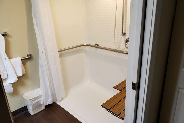 Room 32 of 48