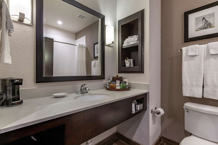 Room 8 of 32