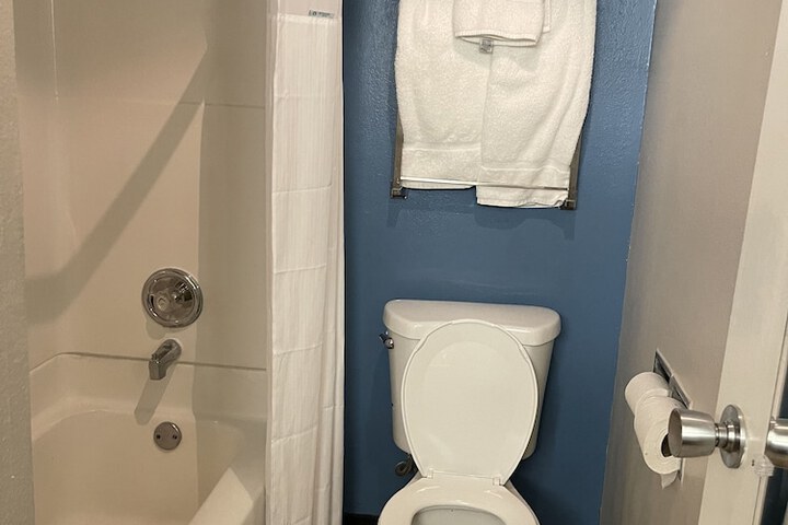 Room 28 of 67