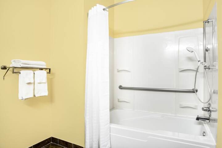 Room 25 of 33