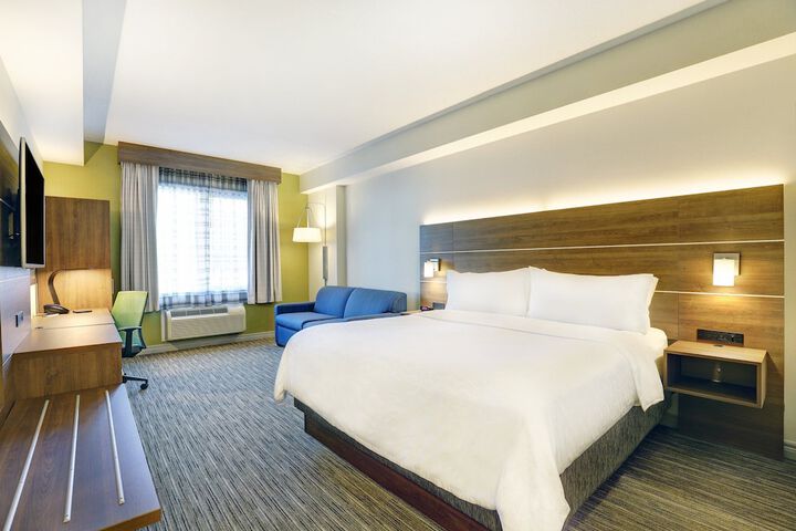 Room 16 of 40