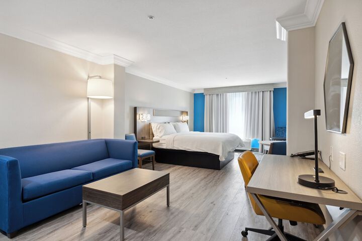 Holiday Inn Express Hotel & Suites Vacaville by IHG