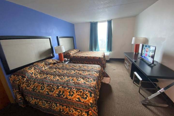 Room 28 of 32
