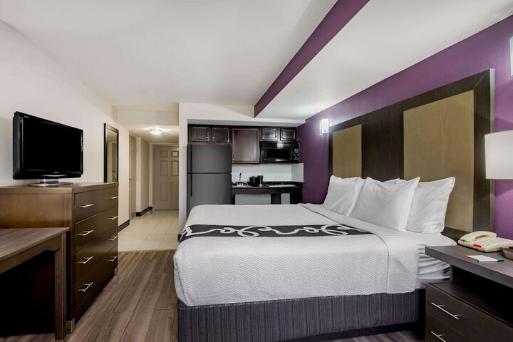 La Quinta Inn by Wyndham West Long Branch / NJ Shore Area