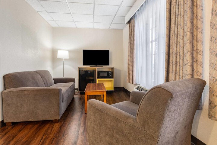 Days Inn by Wyndham Madisonville