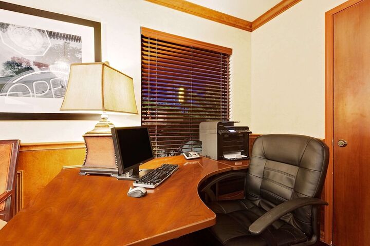 Business Center 13 of 13