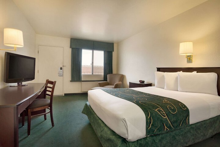 Room 7 of 16
