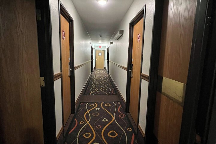 Deluxe Inn