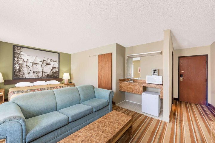 Room 9 of 13