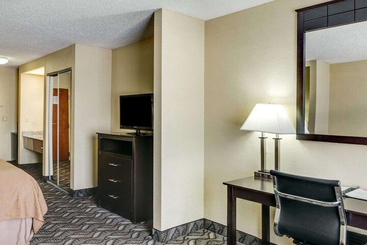 Room 27 of 68