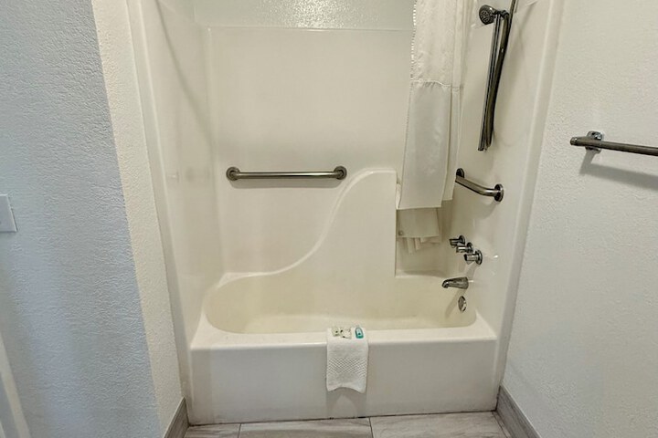 Days Inn by Wyndham Eglin AFB
