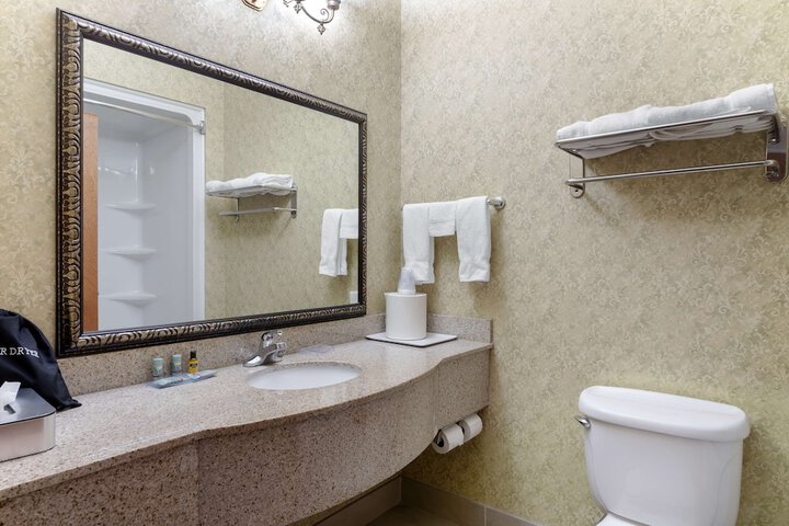 Best Western Plus Bradbury Inn & Suites