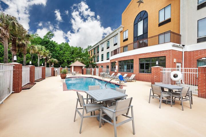 Pool 13 of 42
