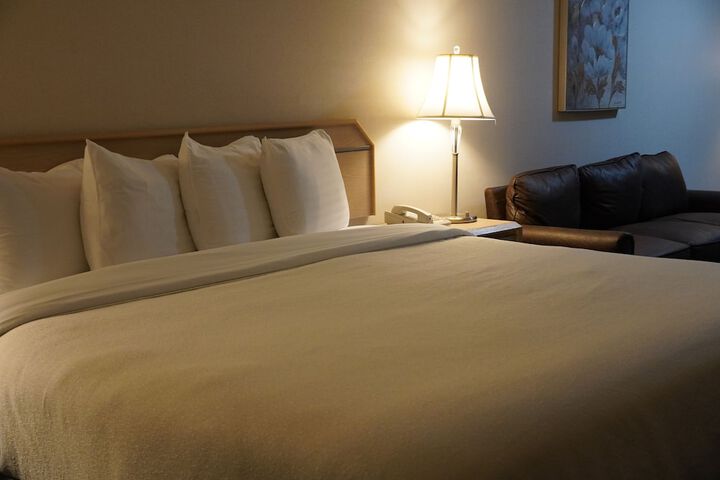 Timberland Inn & Suites