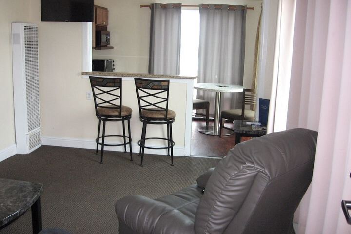Dolphin Cove Motel