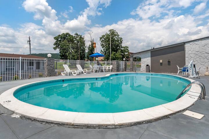 Econo Lodge Oxford near Choccolocco Park