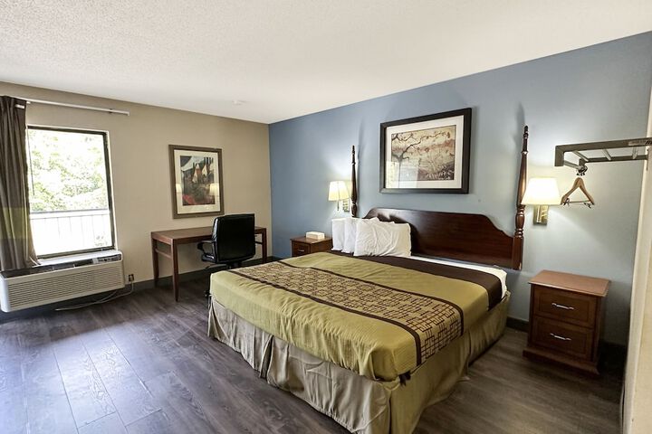 Room 13 of 26