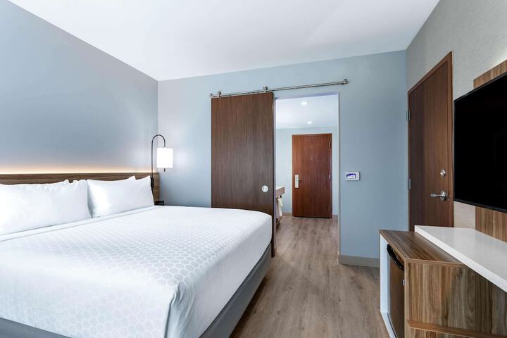 Room 28 of 63
