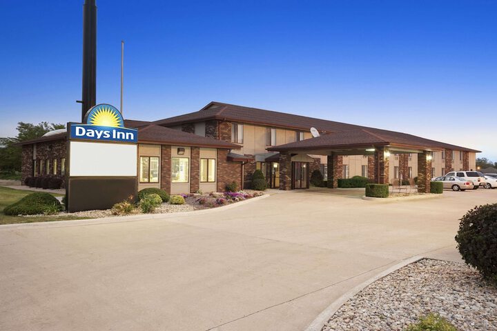 Days Inn by Wyndham Oglesby / Starved Rock