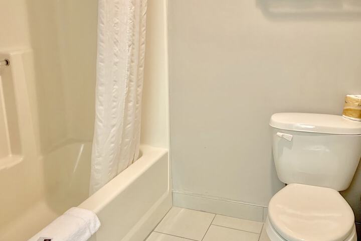 Room 9 of 25