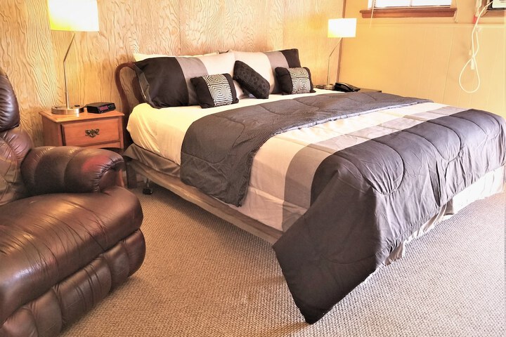 Room 52 of 81