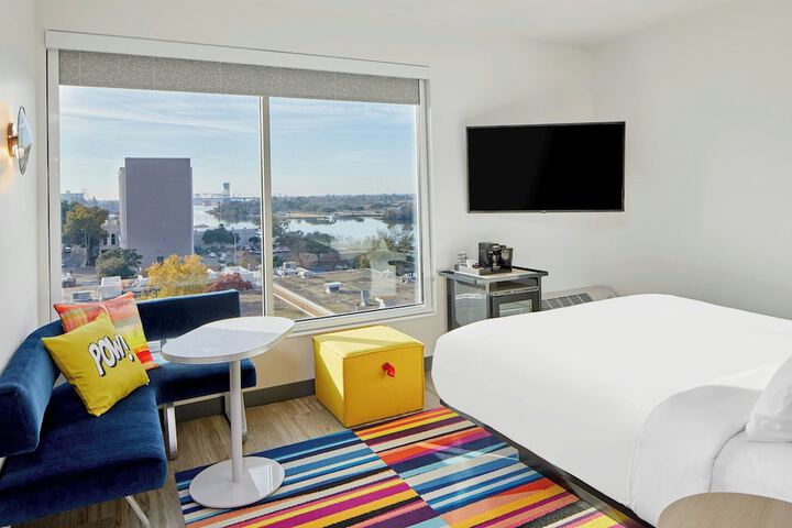 Room 25 of 64