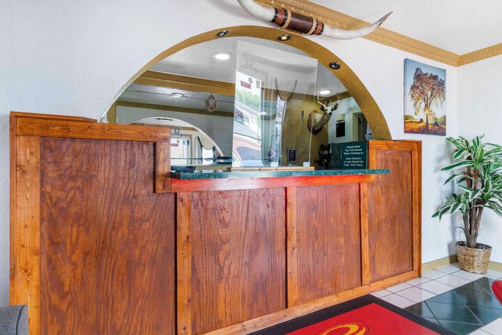 Econo Lodge Inn & Suites Near Lackland AFB