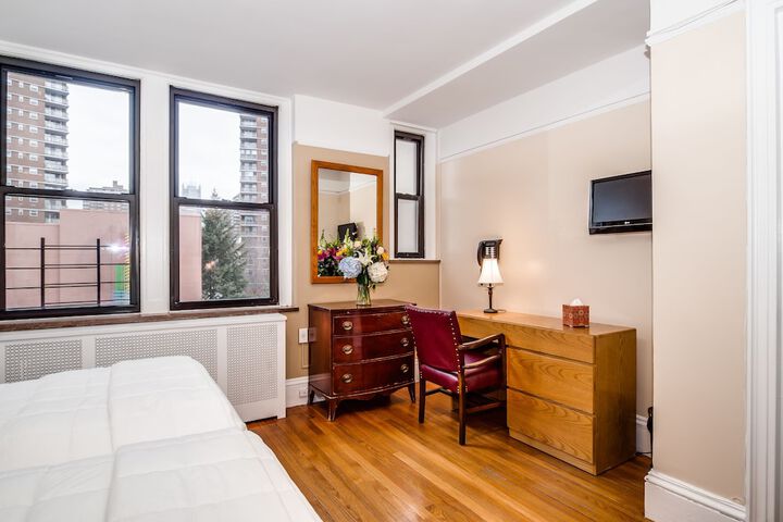 Room 13 of 37